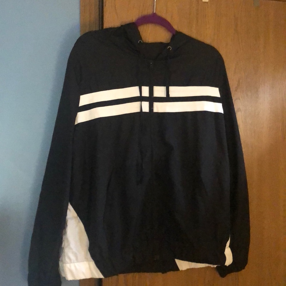 Lightweight windbreaker black and white zipup